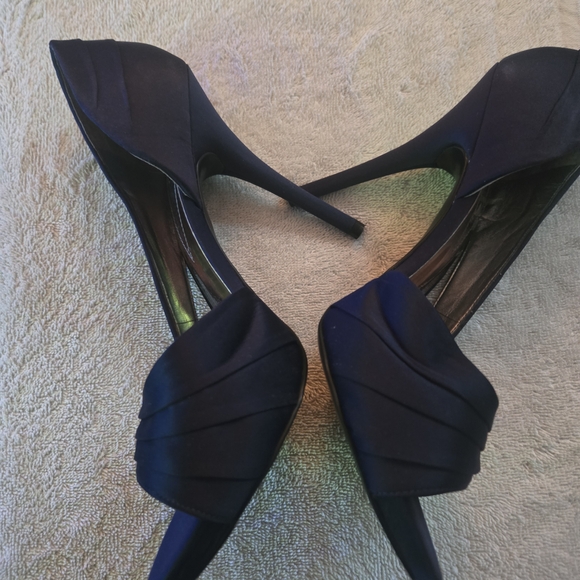 GUESS Women's Blue Heels with Embellishment - Picture 8 of 9